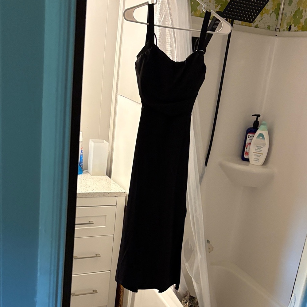 HALARA Classic Black Midi Dress